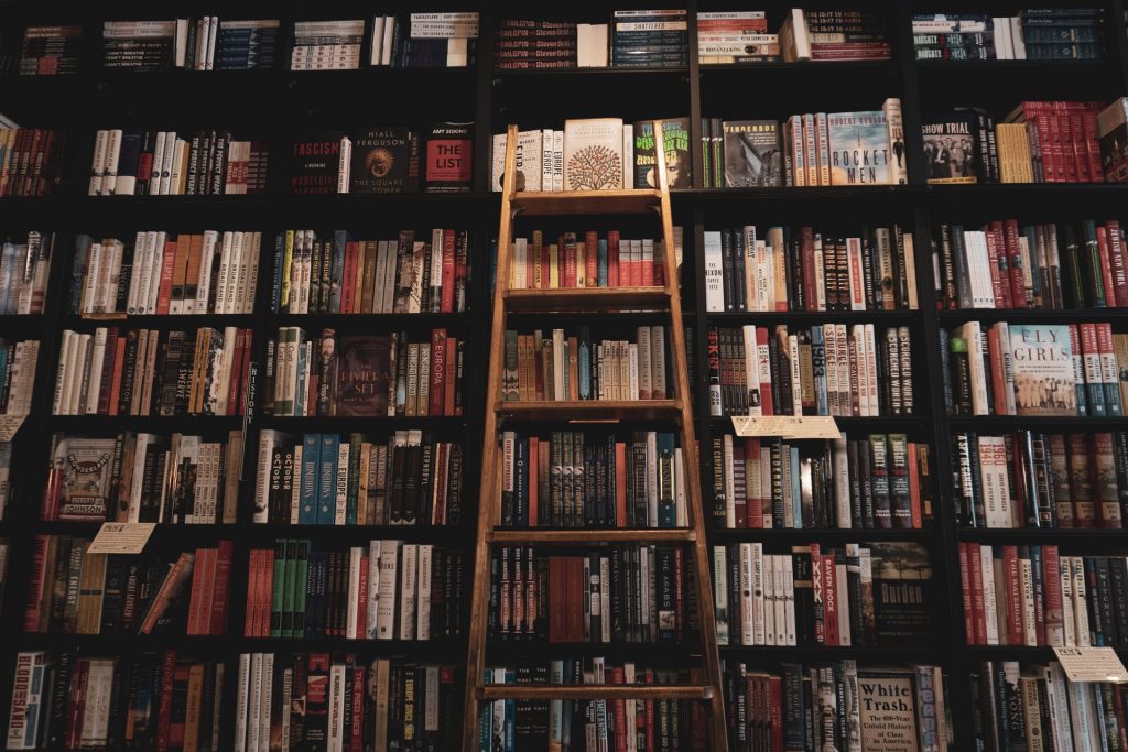 find good books, bookshelf picture